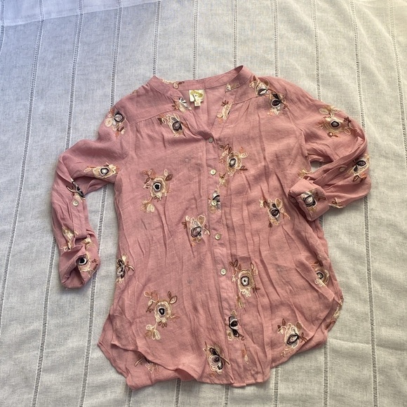 Fig and flower embroidered button down blouse in dusty rose. - Picture 8 of 14